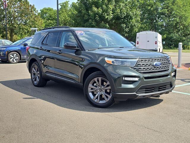 2024 Ford Explorer XLT — photo 1 of 13
