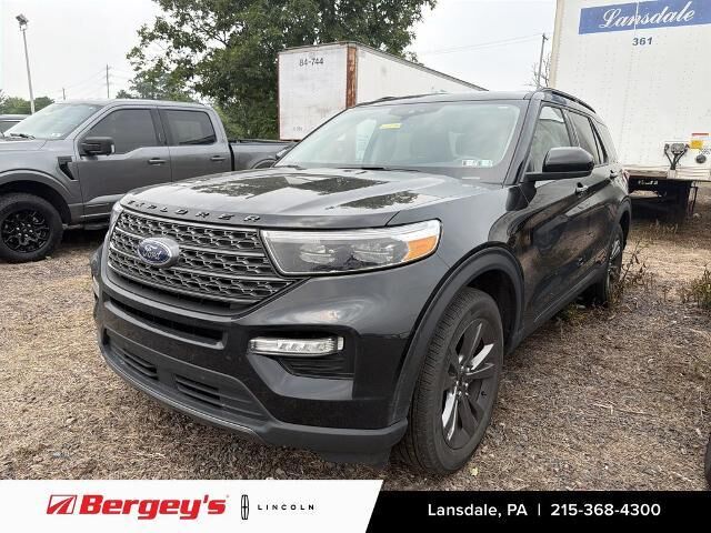 2024 Ford Explorer XLT — photo 1 of 33