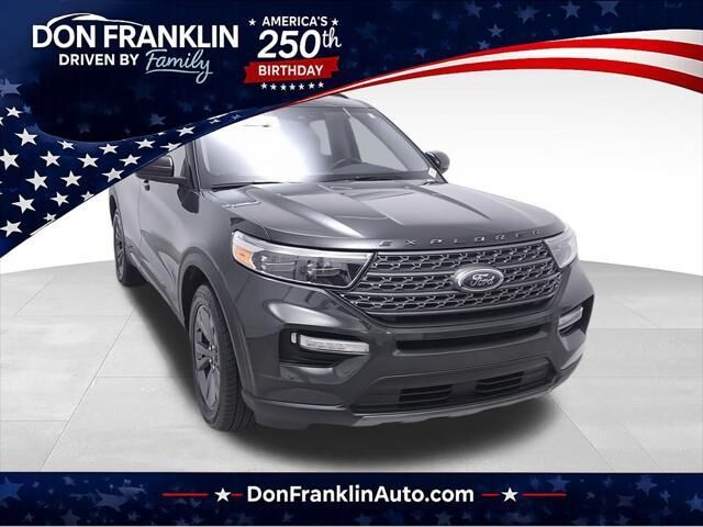 2023 Ford Explorer XLT — photo 1 of 9