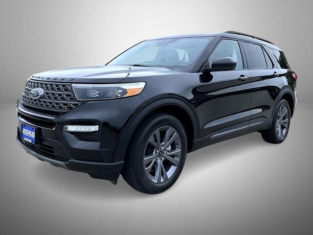 2023 Ford Explorer XLT — photo 1 of 9