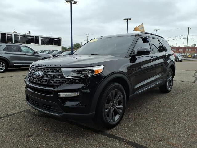 2023 Ford Explorer XLT — photo 1 of 26