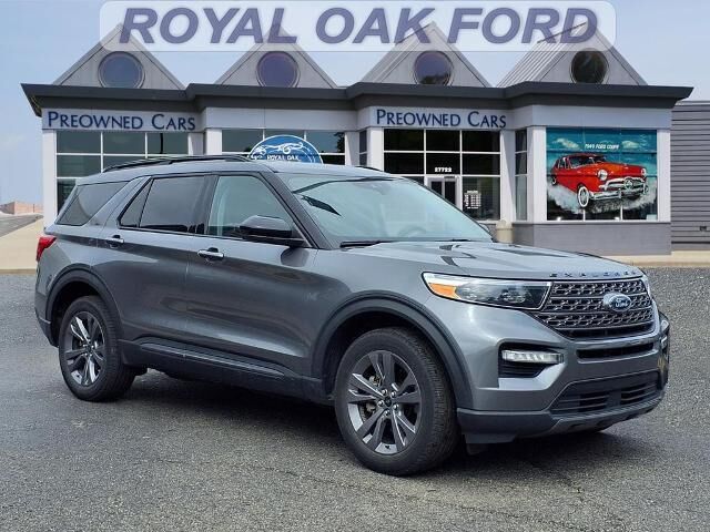 2023 Ford Explorer XLT — photo 1 of 13