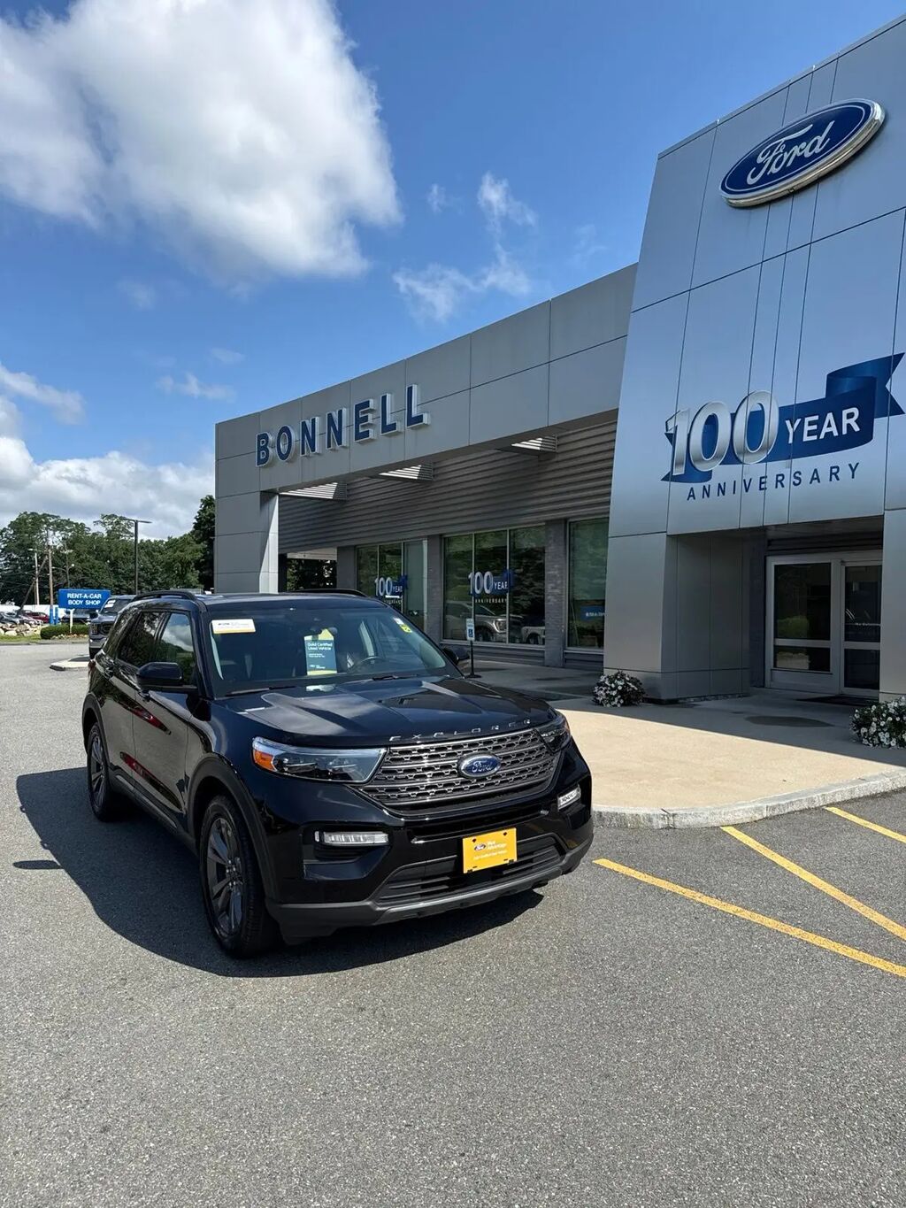 2023 Ford Explorer XLT — photo 1 of 13