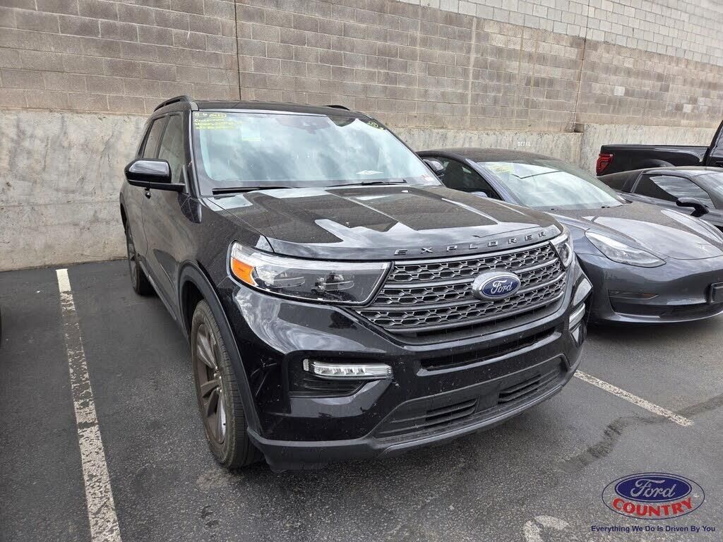 2023 Ford Explorer XLT — photo 1 of 2