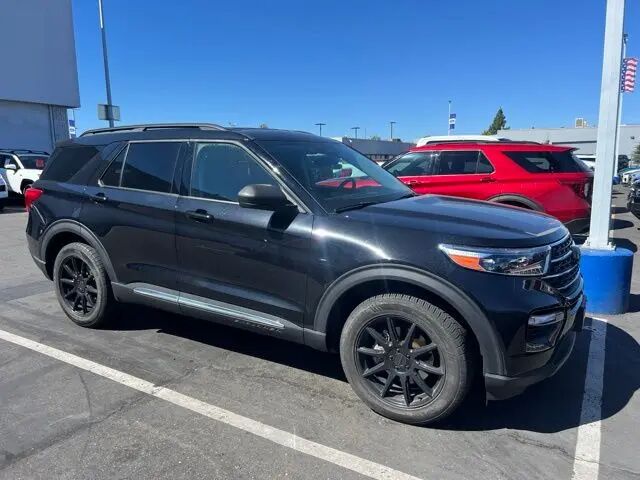 2023 Ford Explorer XLT — photo 1 of 12