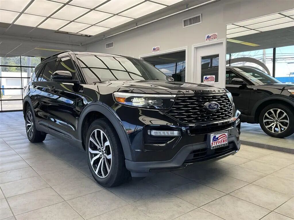 2023 Ford Explorer ST-Line — photo 1 of 13