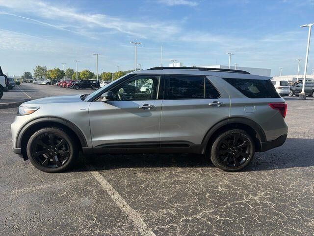 2023 Ford Explorer ST-Line — photo 1 of 26