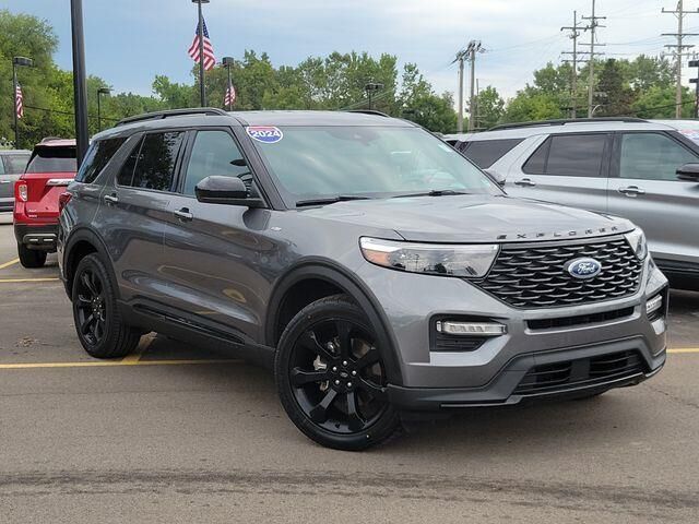 2024 Ford Explorer ST-Line — photo 1 of 26