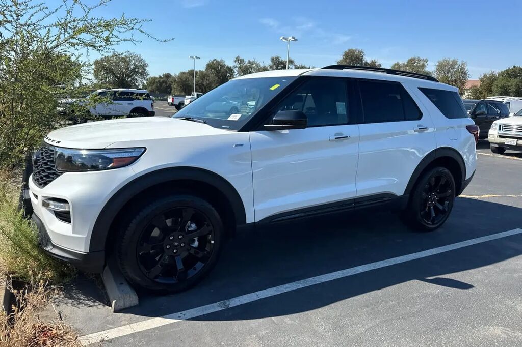 2023 Ford Explorer ST-Line — photo 1 of 2