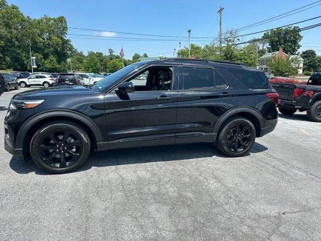 2023 Ford Explorer ST-Line — photo 1 of 26