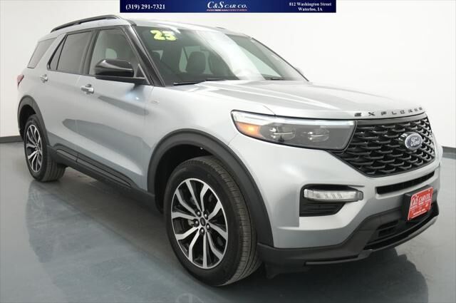 2023 Ford Explorer ST-Line — photo 1 of 26