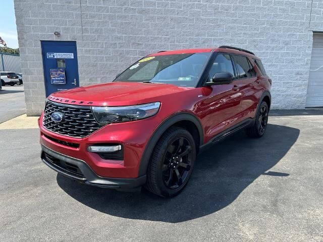 2023 Ford Explorer ST-Line — photo 1 of 13
