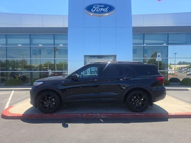 2023 Ford Explorer ST-Line — photo 1 of 13