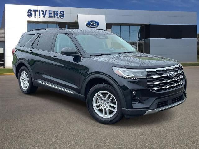 2025 Ford Explorer Active — photo 1 of 13