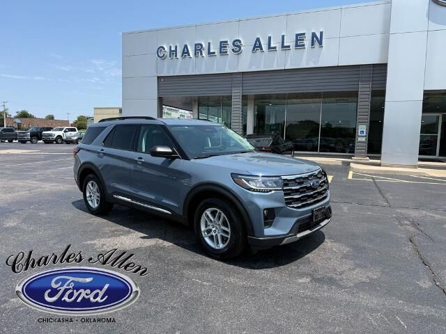 2025 Ford Explorer Active — photo 1 of 26