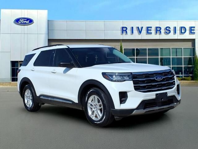 2025 Ford Explorer Active — photo 1 of 39