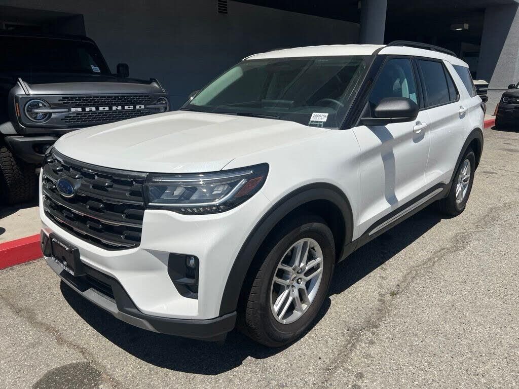 2025 Ford Explorer Active — photo 1 of 1