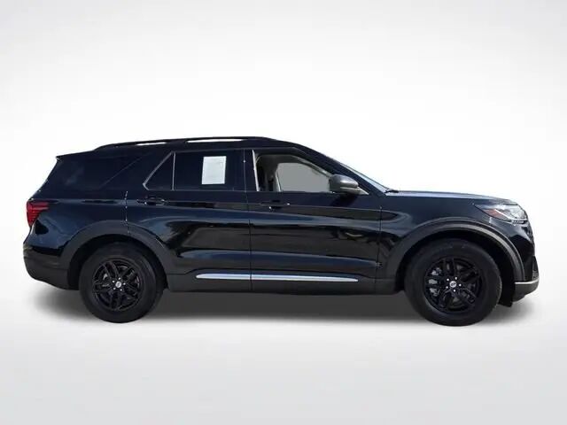 2025 Ford Explorer Active — photo 1 of 13