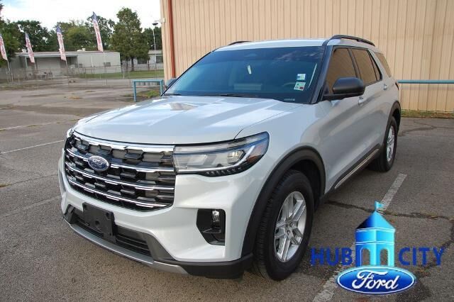 2025 Ford Explorer Active — photo 1 of 13