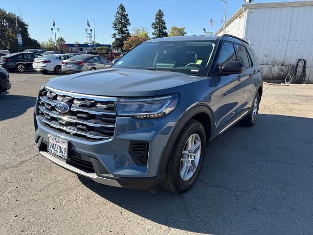 2025 Ford Explorer Active — photo 1 of 37