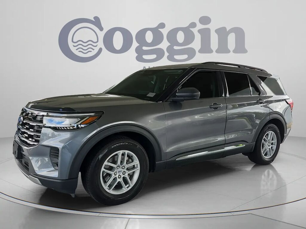 2025 Ford Explorer Active — photo 1 of 13