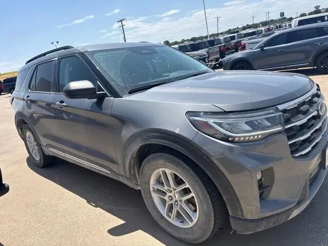 2025 Ford Explorer Active — photo 1 of 18