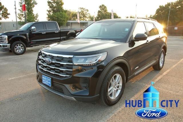 2025 Ford Explorer Active — photo 1 of 14