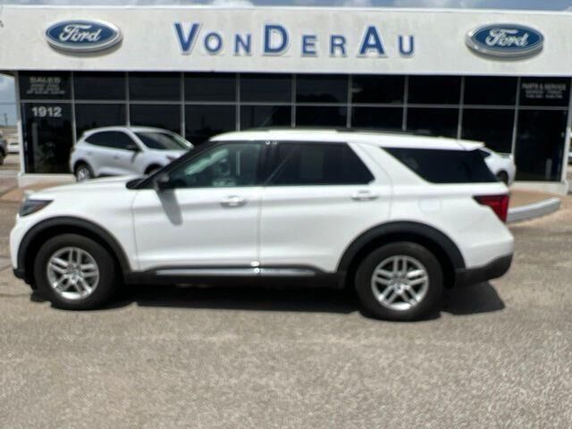 2025 Ford Explorer Active — photo 1 of 25