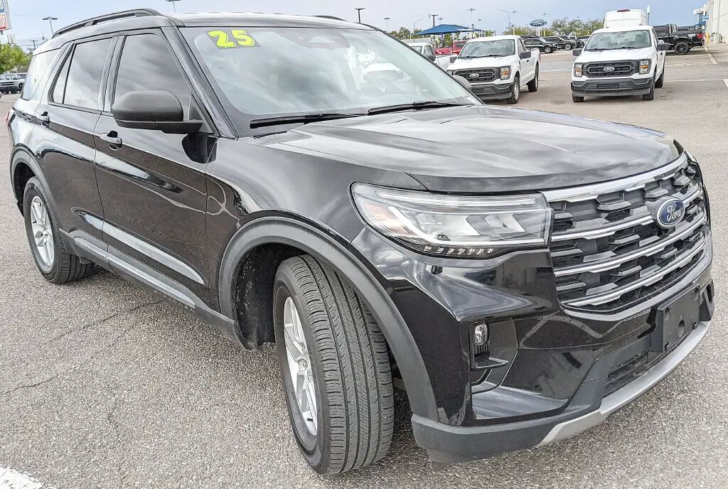 2025 Ford Explorer Active — photo 1 of 13
