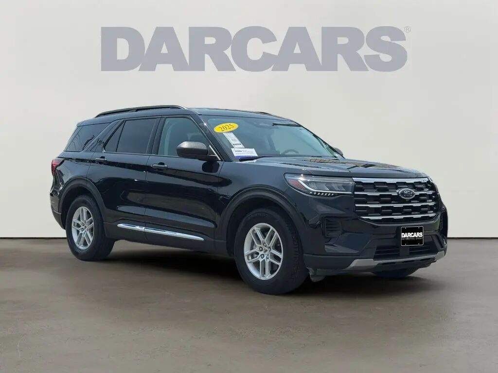 2025 Ford Explorer Active — photo 1 of 26