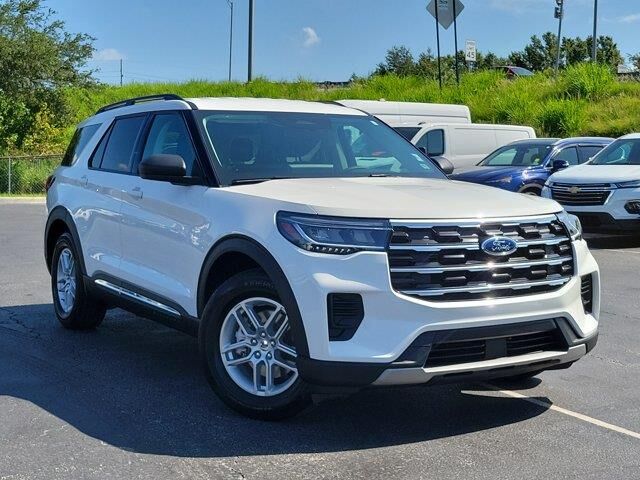 2025 Ford Explorer Active — photo 1 of 13
