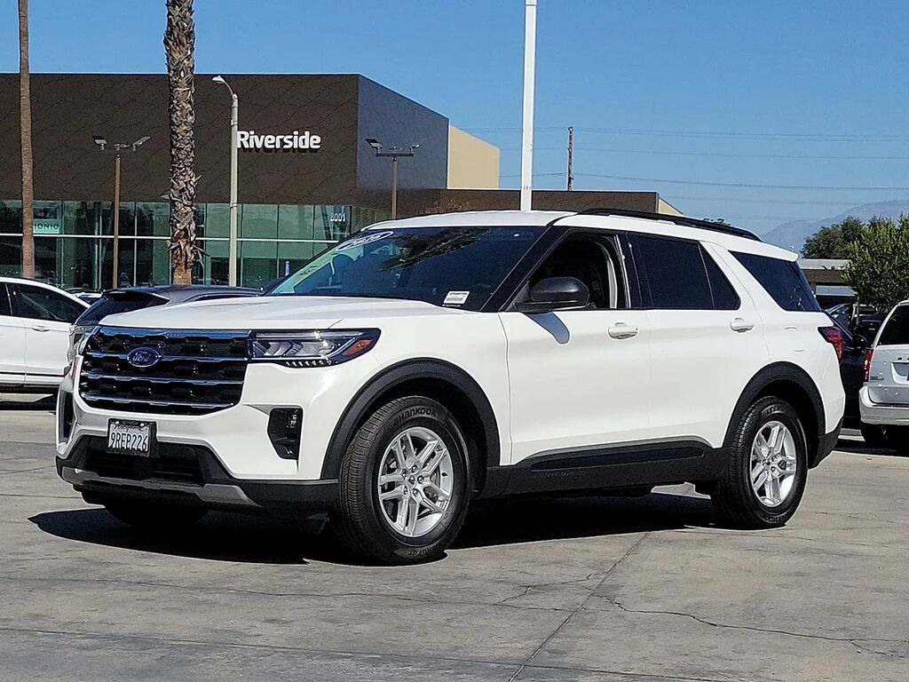 2026 Ford Explorer Active — photo 1 of 13
