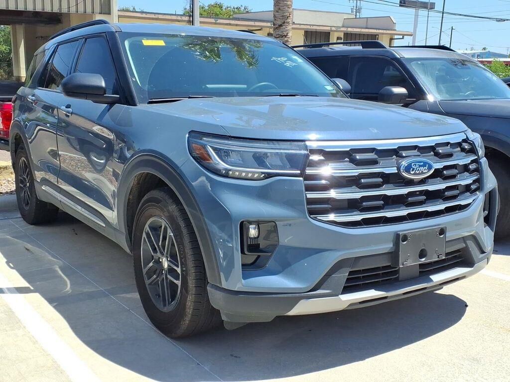 2025 Ford Explorer Active — photo 1 of 3