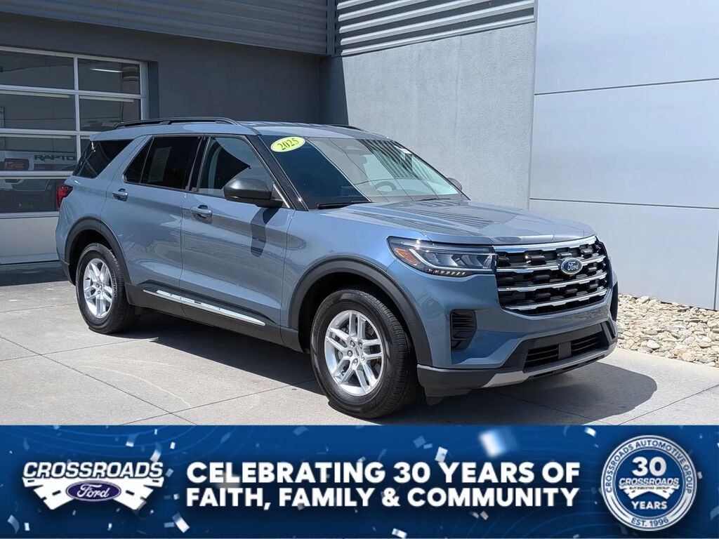 2025 Ford Explorer Active — photo 1 of 32