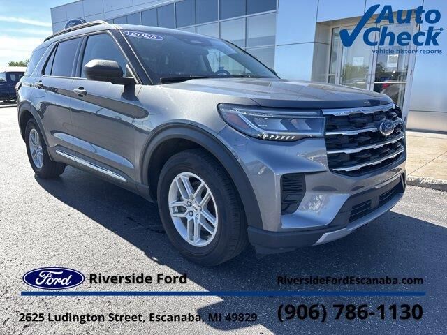 2025 Ford Explorer Active — photo 1 of 13