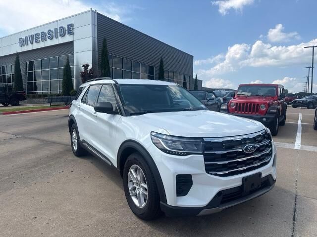 2025 Ford Explorer Active — photo 1 of 6