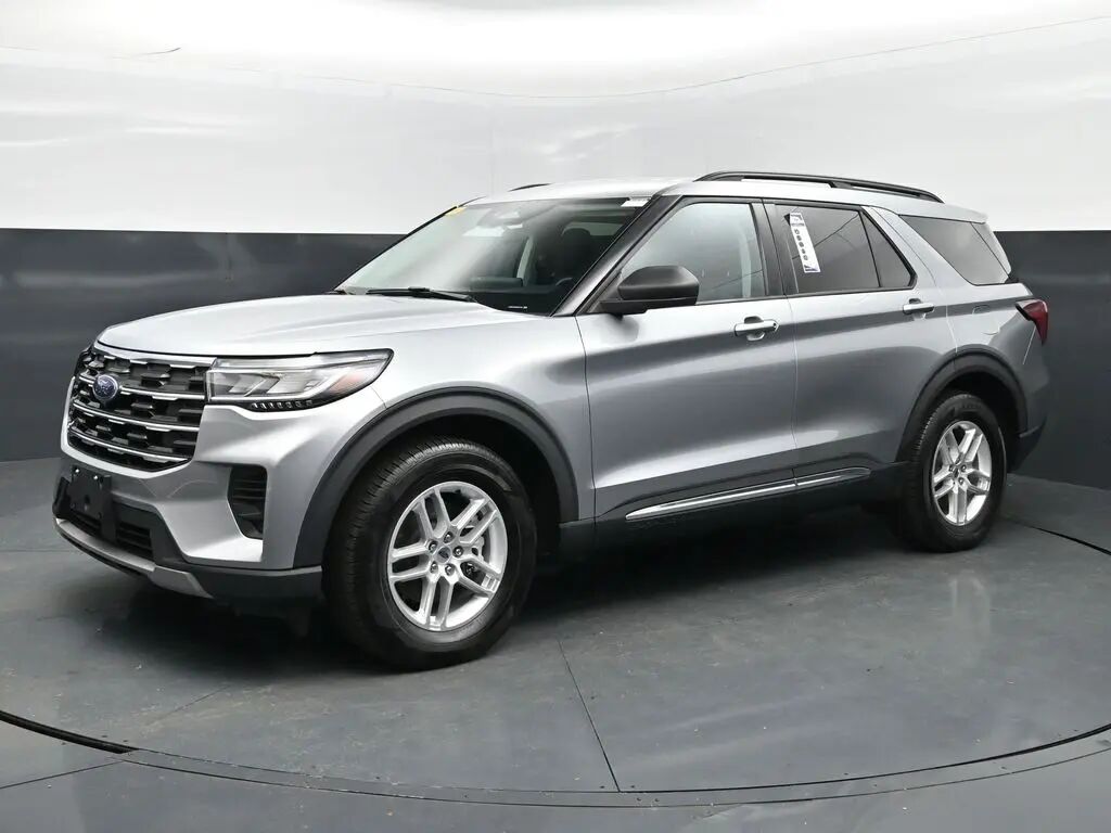 2025 Ford Explorer Active — photo 1 of 12