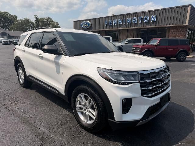 2025 Ford Explorer Active — photo 1 of 12