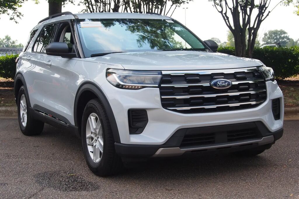 2025 Ford Explorer Active — photo 1 of 13