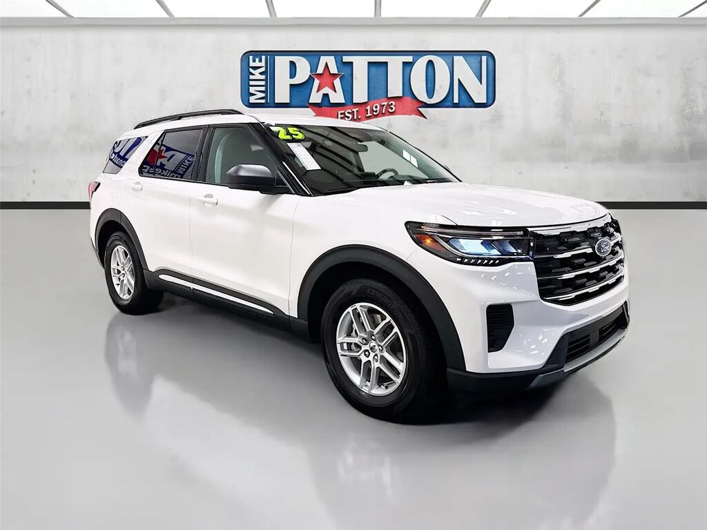 2025 Ford Explorer Active — photo 1 of 18