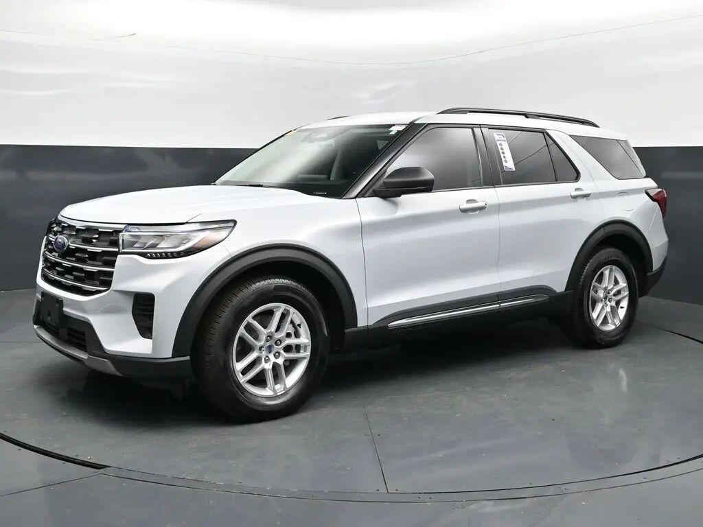 2025 Ford Explorer Active — photo 1 of 12