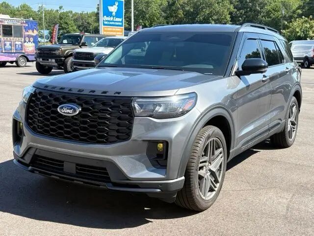 2025 Ford Explorer ST-Line — photo 1 of 52
