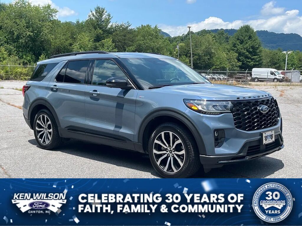 2025 Ford Explorer ST-Line — photo 1 of 14