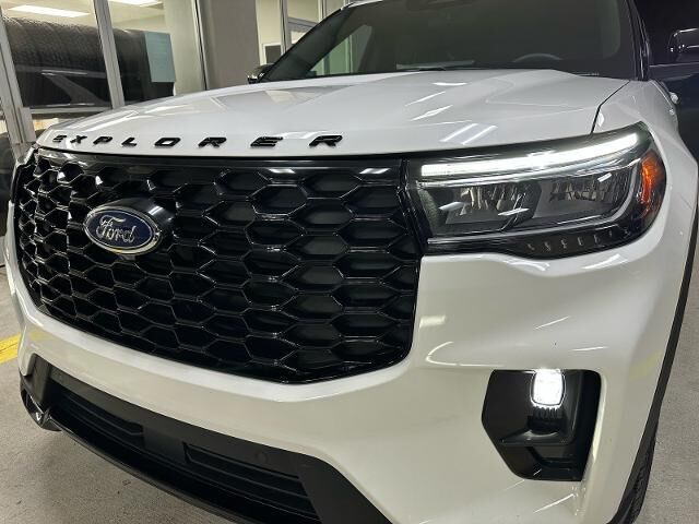 2025 Ford Explorer ST-Line — photo 1 of 11