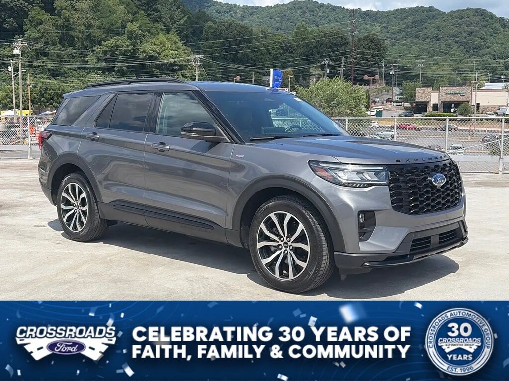 2025 Ford Explorer ST-Line — photo 1 of 14