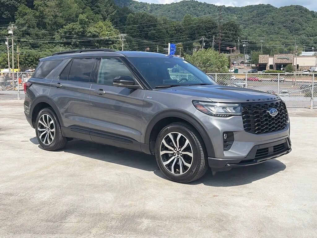 2025 Ford Explorer ST-Line — photo 1 of 13