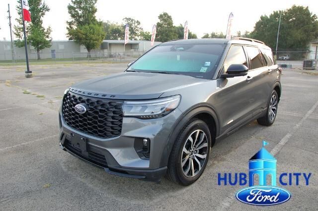 2025 Ford Explorer ST-Line — photo 1 of 13