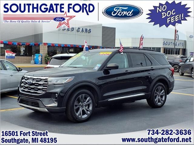 2025 Ford Explorer Active — photo 1 of 13