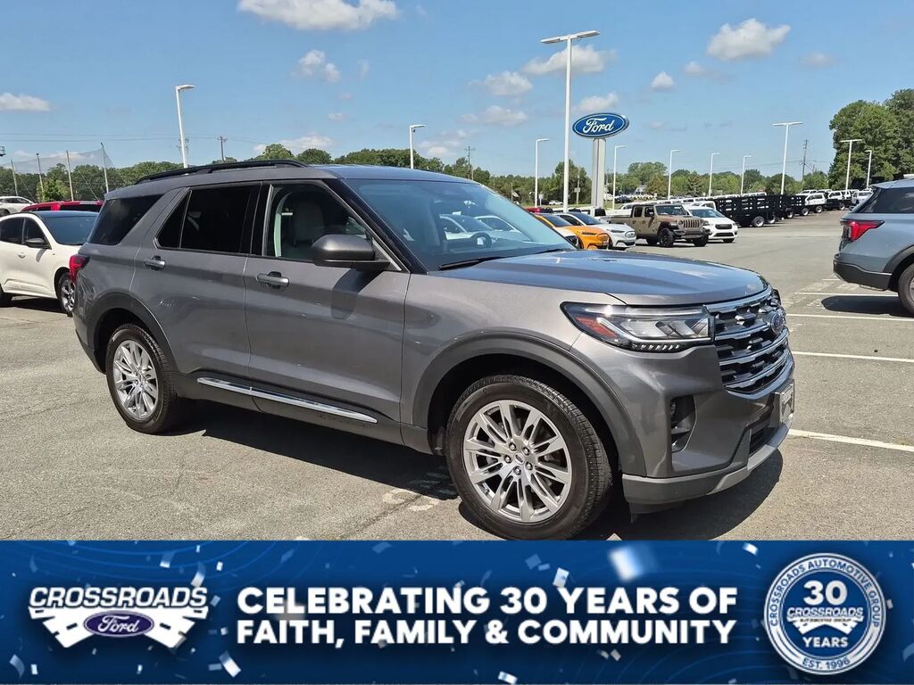2025 Ford Explorer Active — photo 1 of 14