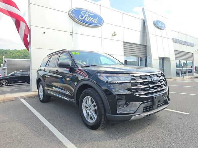 2025 Ford Explorer Active — photo 1 of 26